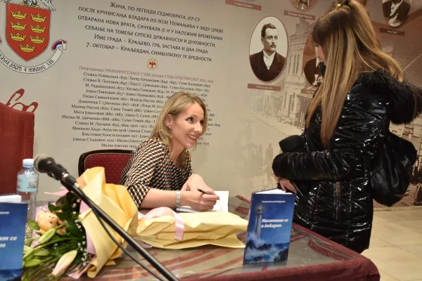 Kraljevo: Održana promocija zbirke NASMEŠIM SE I POBEDIM, Snežane B. Obradović