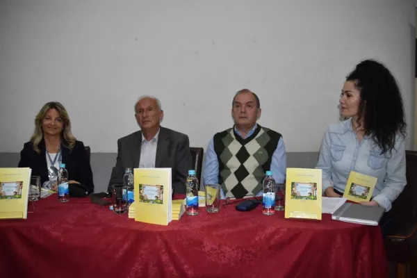 U zvorničkom Domu omladine večeras je promovisan roman „Svijanje zjala“, autora Miomira Milenkovića.