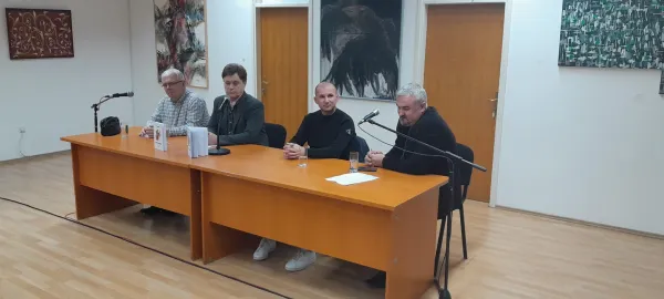 PREDSTAVLjENA ZBIRKA AFORIZAMA JOVE NIKOLIĆA „PUCNjI BEZ OPOMENE“