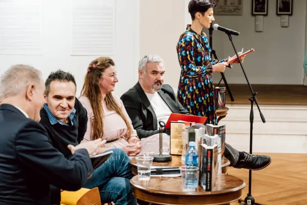 Beograd: Održana promocija romana ” U SEBI ZATOČENI” u Ruskom domu ( video )