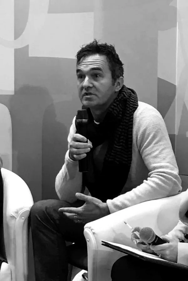Intervju sa Markom D. Markovićem autorom nagrađenog romana ”U SEBI ZATOČENI”