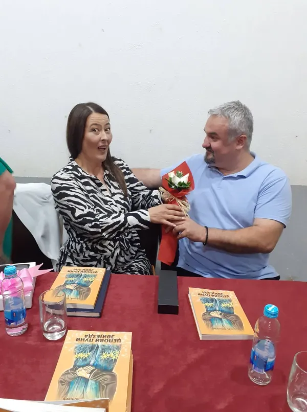 Predstavljena knjiga „Džepovi puni zvijezda“ autora Snežane A. Topalović
