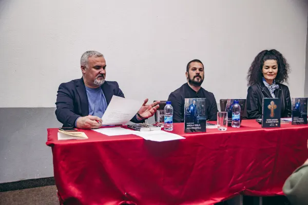 U Zvorniku predstavljene knjige „Pouke ljubavi za život večni“ i “Nikola Tesla, moj prijatelj” đakona Aleksandra Ciganovića