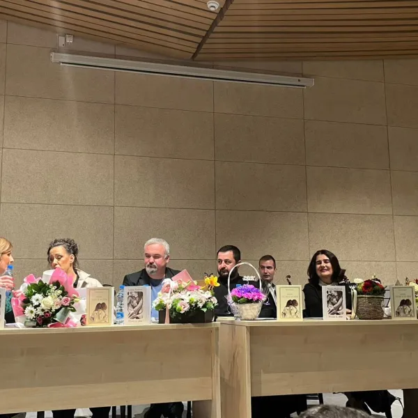 Održana promocija zbirki pjesama “Mama, osloni se na mene” i ‘,,Hvala ti, sine” Nataše Radović