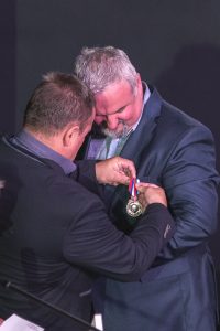 989a4723
