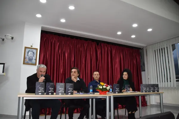 Zvornik: Predstavljena knjiga “Pogled kroz kurije oči”
